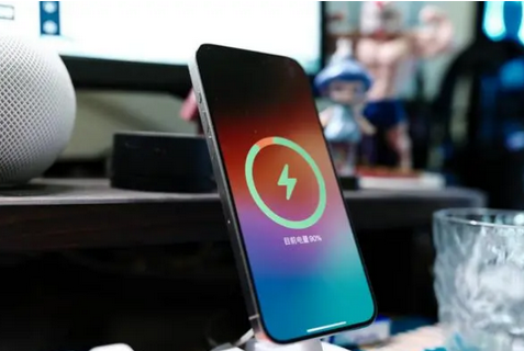 林周苹果15换屏服务分享用什么充电器给iPhone15充电更好 